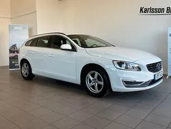 Vit Begagnad 2016 Volvo V60 Momentum Kombi | 174 900 kr (Marknadspris)