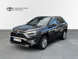 Grå (gråmetallic/svart tak) Begagnad 2022 Toyota RAV4 Hybrid Style SUV | 414 900 kr (Lite dyr)