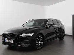 Svart Begagnad 2019 Volvo V60 Momentum Kombi | 234 800 kr (Marknadspris)