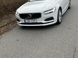 Vit Begagnad 2019 Volvo V90 Momentum Kombi | 230 000 kr (Marknadspris)