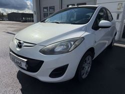 Vit Begagnad 2011 Mazda 2 Halvkombi | 44 900 kr (Marknadspris)