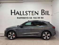 Grå Begagnad 2023 Audi Q8 e-tron S-Line SUV | 619 000 kr (Superpris)