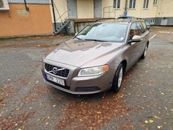 Grå Begagnad 2010 Volvo V70 Kinetic Kombi | 33 000 kr (Superpris)