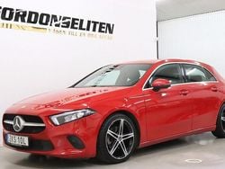 Röd Begagnad 2018 Mercedes A180 Halvkombi | 198 900 kr (Marknadspris)
