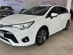 Vit Begagnad 2016 Toyota Avensis Multidrive S Kombi | 164 900 kr (Marknadspris)