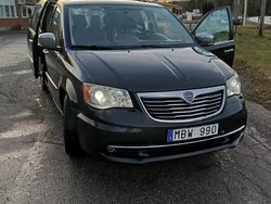 Grå Begagnad 2012 Lancia Voyager Minibuss | 140 000 kr