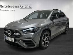 Mörkgrå (grey) Begagnad 2024 Mercedes GLA200 AMG SUV | 434 900 kr (Marknadspris)