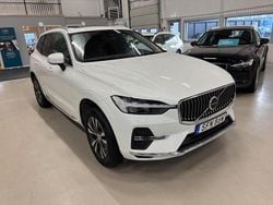 Vit Begagnad 2023 Volvo XC60 Momentum SUV | 399 000 kr (Marknadspris)
