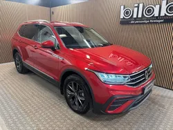 Röd Begagnad 2023 VW Tiguan Allspace SUV | 359 000 kr (Marknadspris)