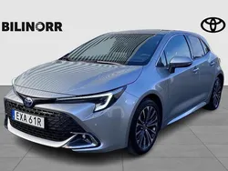 Silver Begagnad 2024 Toyota Corolla Hybrid Style Halvkombi | 299 900 kr (Lite dyr)