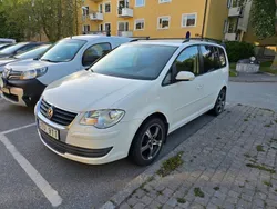 Vit Begagnad 2009 VW Touran Minibuss | 17 500 kr