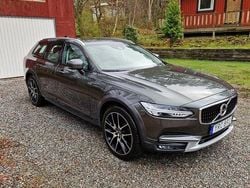 Grå Begagnad 2018 Volvo V90 CC Inscription Kombi | 249 000 kr (Bra pris)