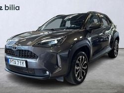 Grå Begagnad 2023 Toyota Yaris Cross Active SUV | 289 900 kr (Marknadspris)