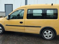 Gul Begagnad 2005 Opel Combo Minibuss | 30 000 kr (Marknadspris)