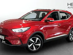 Röd (red) Begagnad 2022 MG ZS Luxury Sedan | 249 900 kr (Bra pris)