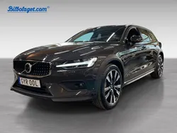 Grå Begagnad 2023 Volvo V60 CC Plus Kombi | 444 900 kr (Marknadspris)