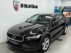 Svart Begagnad 2019 Volvo V60 CC Kombi | 259 700 kr (Marknadspris)