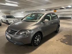 Grå Begagnad 2008 VW Golf Plus Cross Minibuss | 58 000 kr (Marknadspris)