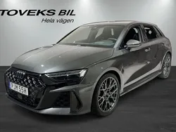 Grå (daytonagrå pärleffekt) Ny 2025 Audi RS3 Halvkombi | 839 000 kr (Marknadspris)