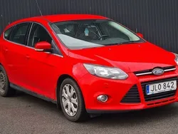 Röd Begagnad 2014 Ford Focus Titanium Halvkombi | 32 900 kr