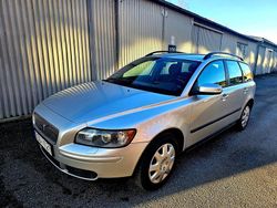 Ljusgrå Begagnad 2006 Volvo V50 Kinetic Kombi | 44 900 kr (Marknadspris)