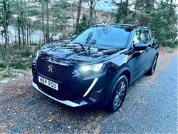 Svart Begagnad 2022 Peugeot e-2008 SUV | 177 000 kr (Marknadspris)