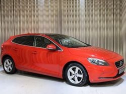 Röd Begagnad 2015 Volvo V40 Kombi | 159 900 kr (Marknadspris)