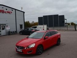 Röd Begagnad 2012 Volvo V60 Momentum Kombi | 104 900 kr (Marknadspris)