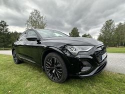 Svart Begagnad 2024 Audi Q8 e-tron S-Line SUV | 675 000 kr (Bra pris)