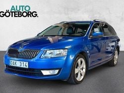 Blå Begagnad 2013 Skoda Octavia Elegance Kombi | 69 900 kr (Marknadspris)