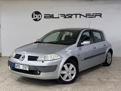 Ljusgrå Begagnad 2004 Renault Mégane II Halvkombi | 34 900 kr (Marknadspris)