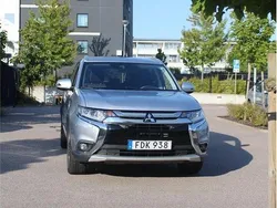 Silver Begagnad 2017 Mitsubishi Outlander Comfort Edition SUV | 179 000 kr (Marknadspris)