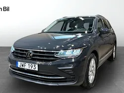 Grå Begagnad 2021 VW Tiguan SUV | 289 900 kr (Marknadspris)