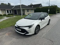 Vit Begagnad 2019 Toyota Corolla Style Halvkombi | 194 900 kr (Marknadspris)