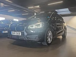 Svart Begagnad 2018 BMW 225 Active Tourer Advantage Minibuss | 179 900 kr (Bra pris)