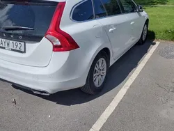Vit Begagnad 2017 Volvo V60 Momentum Kombi | 110 000 kr (Superpris)