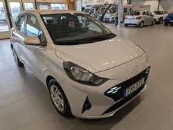 Grå Ny 2024 Hyundai i10 Halvkombi | 179 900 kr (Bra pris)