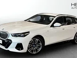 Vit (white) Begagnad 2025 BMW 530e M Sport Kombi | 648 700 kr (Superpris)