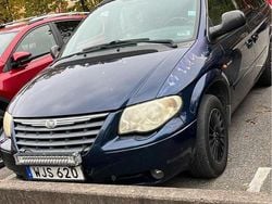 Blå Begagnad 2005 Chrysler Grand Voyager Minibuss | 27 000 kr (Marknadspris)