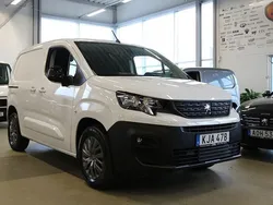 Vit (vit kaolin) Begagnad 2023 Peugeot E-Partner Minibuss | 343 625 kr (Bra pris)