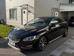 Svart Begagnad 2017 Volvo S60 Momentum Sedan | 135 000 kr (Bra pris)