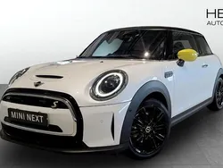 Vit (white) Begagnad 2023 Mini Cooper SE Halvkombi | 258 700 kr (Marknadspris)