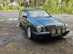 Grön Begagnad 2000 Mercedes E240 Elegance Kombi | 33 000 kr
