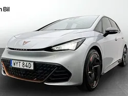 Silver (geyser silver metallic) Begagnad 2023 Cupra Born e-Boost Halvkombi | 279 900 kr (Bra pris)