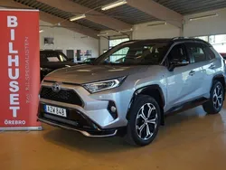 Grå Begagnad 2021 Toyota RAV4 Hybrid SUV | 429 000 kr (Lite dyr)