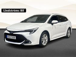Mörkgrå Begagnad 2023 Toyota Corolla Style Kombi | 309 900 kr (Marknadspris)