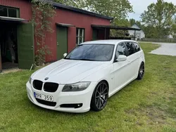 Vit Begagnad 2011 BMW 330 Comfort Edition Kombi | 74 999 kr (Superpris)