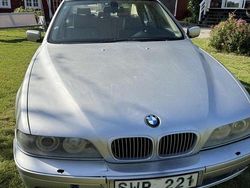 Grå Begagnad 2002 BMW 525 Sedan | 25 000 kr (Superpris)