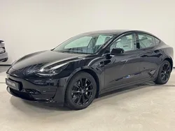 Svart Begagnad 2021 Tesla Model 3 Standard Range Plus Sedan | 289 900 kr (Marknadspris)