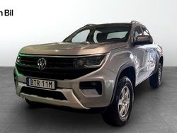 Silver (medium silver metallic) Ny 2025 VW Amarok Life Pickup | 642 500 kr (Marknadspris)